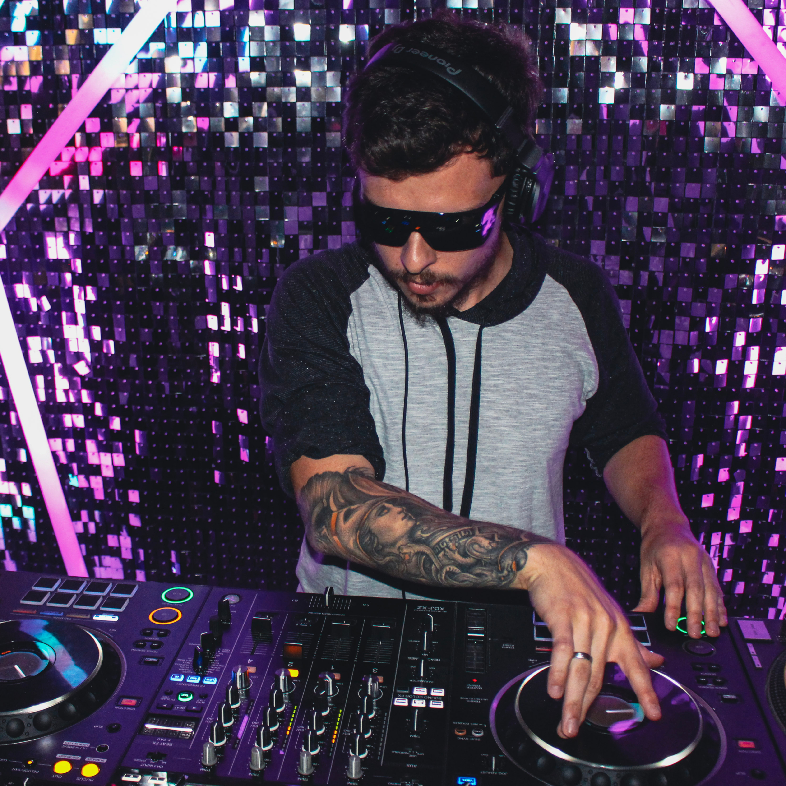 Foto Profissional do DJ Zeetrix